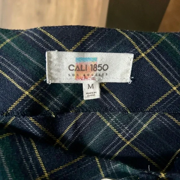 Stylish Plaid Mini Skirt with Belt - Picture 4 of 9